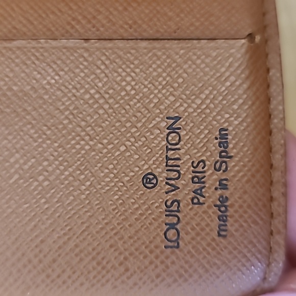 Pre-Owned  LOUIS VUITTON Leather Monogram Wallet Excellent Condition - Picture 9 of 9